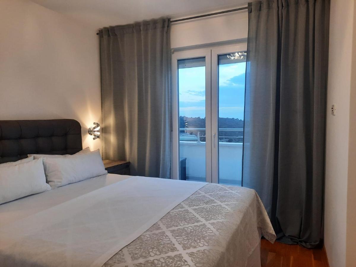 Apartment Anny De Luxe With Sea View Makarska Exteriör bild