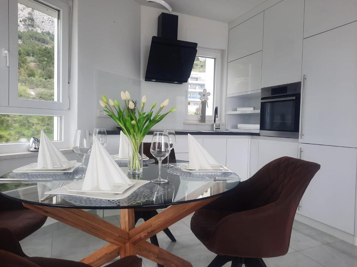 Apartment Anny De Luxe With Sea View Makarska Exteriör bild