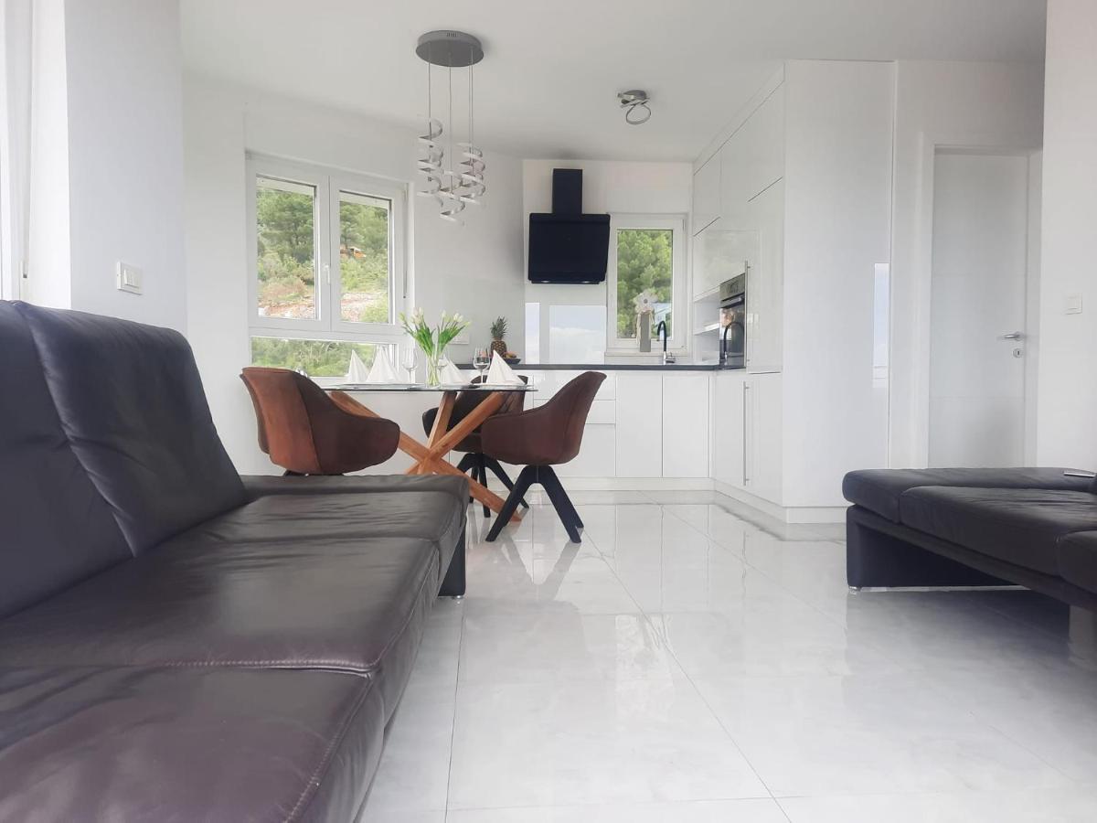 Apartment Anny De Luxe With Sea View Makarska Exteriör bild