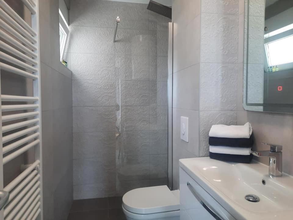 Apartment Anny De Luxe With Sea View Makarska Exteriör bild