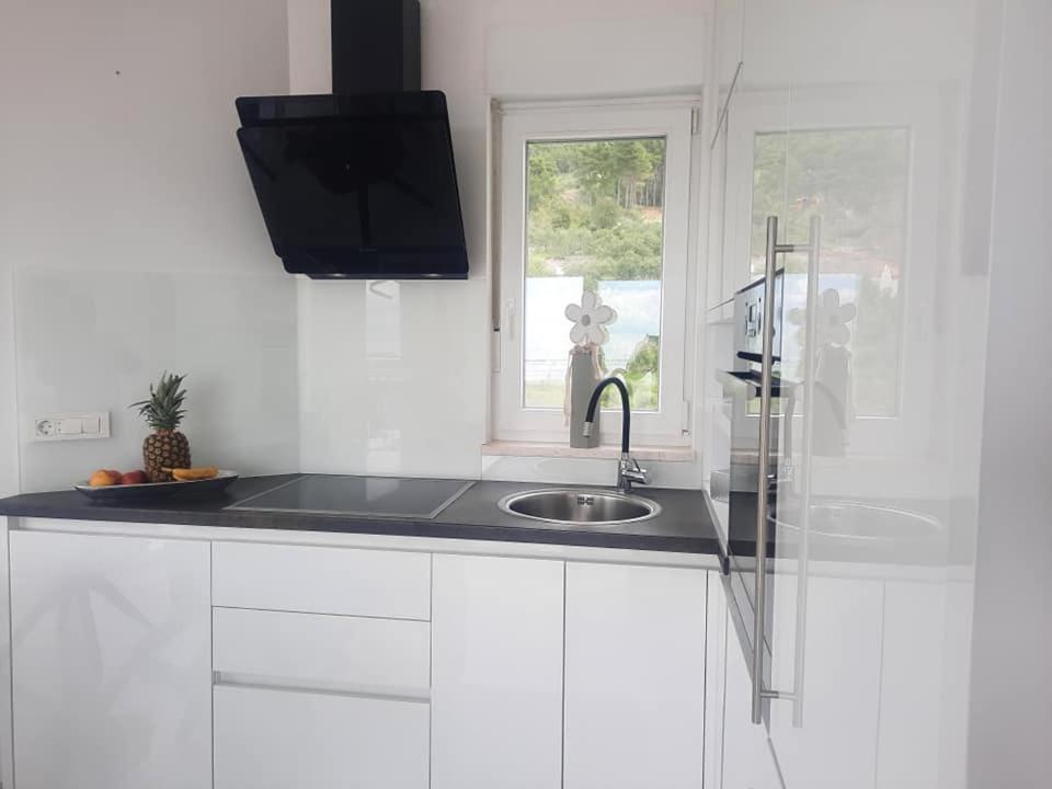 Apartment Anny De Luxe With Sea View Makarska Exteriör bild