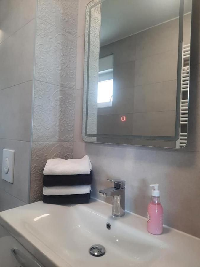 Apartment Anny De Luxe With Sea View Makarska Exteriör bild