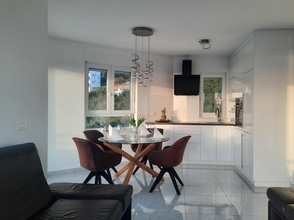 Apartment Anny De Luxe With Sea View Makarska Exteriör bild